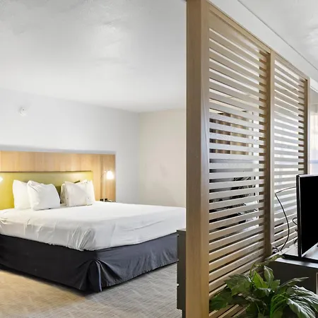 Greentree Inn & Suites Phoenix Sky Harbor