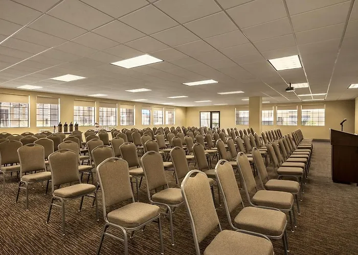 Hotel Greentree & Sky Harbor 3*