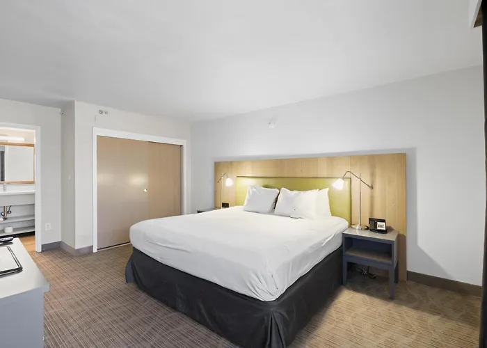 Hotel Greentree & Sky Harbor