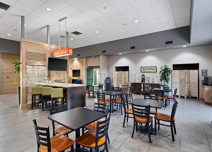 Hotel Greentree & Sky Harbor 3*