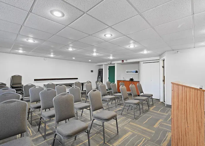 Greentree & Sky Harbor Hotel 3*