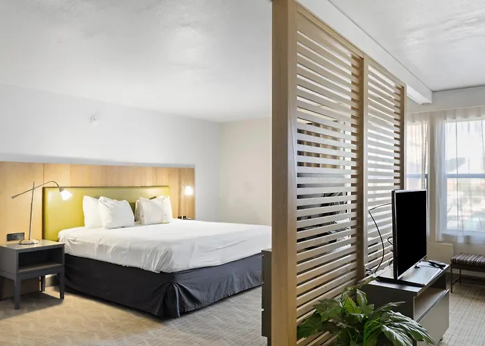 Greentree & Sky Harbor 3*