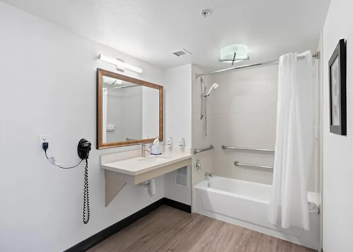 Hotel Greentree & Sky Harbor