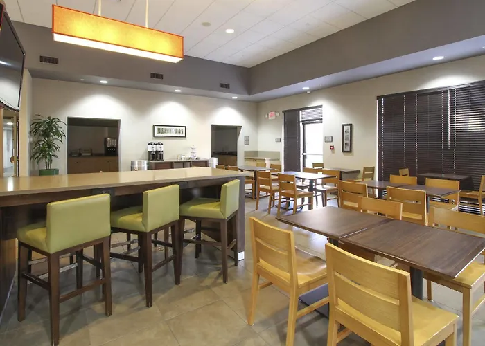 Greentree & Sky Harbor Hotel 3*