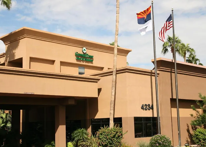 Hotel Greentree & Sky Harbor 3*